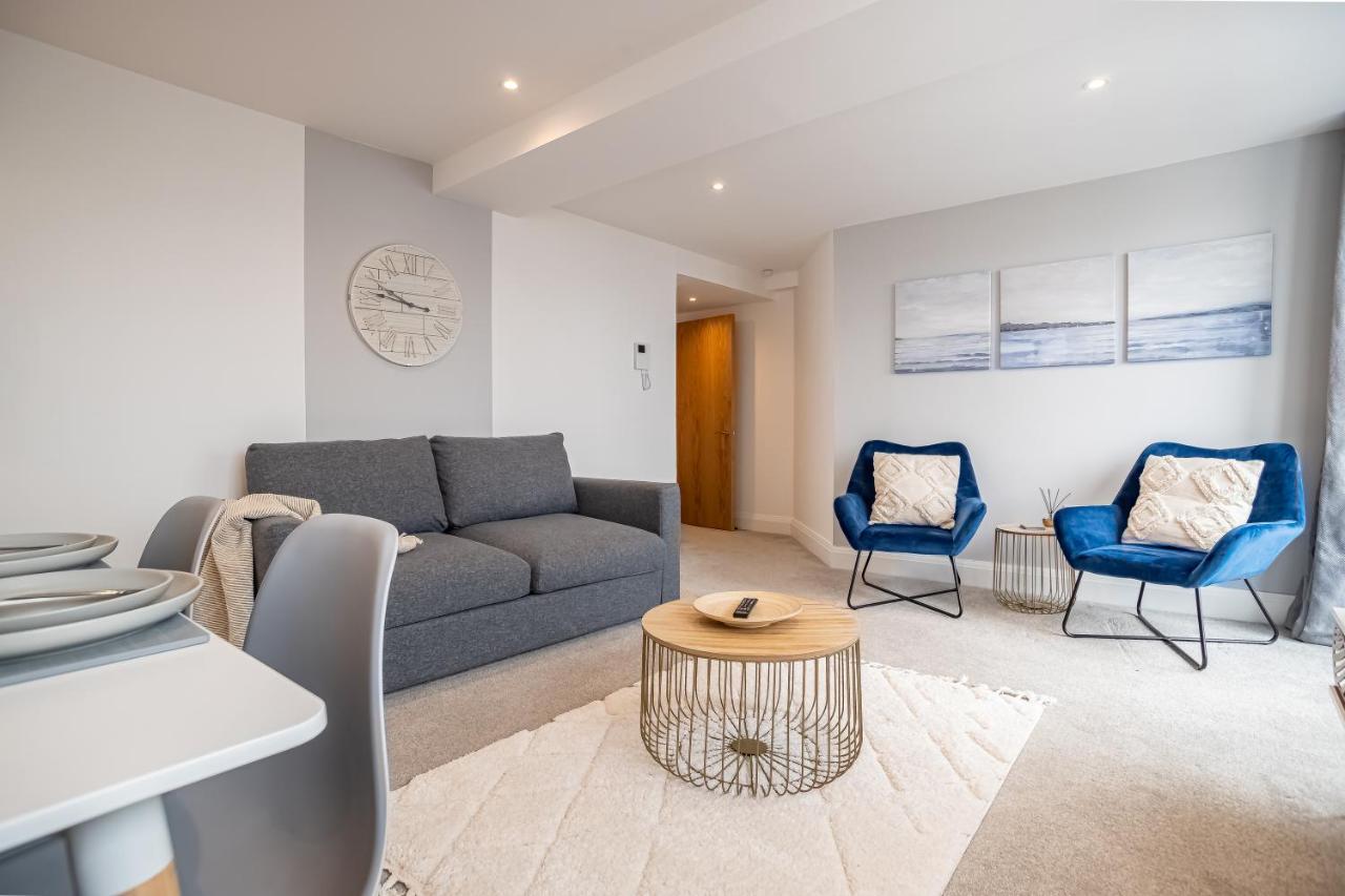 Elegant Fresh Spacious Two Bed Apartment - Juliet Balcony - Sea, Marina, Harbour Views, English Riviera Clock Tower Torquay Exterior photo