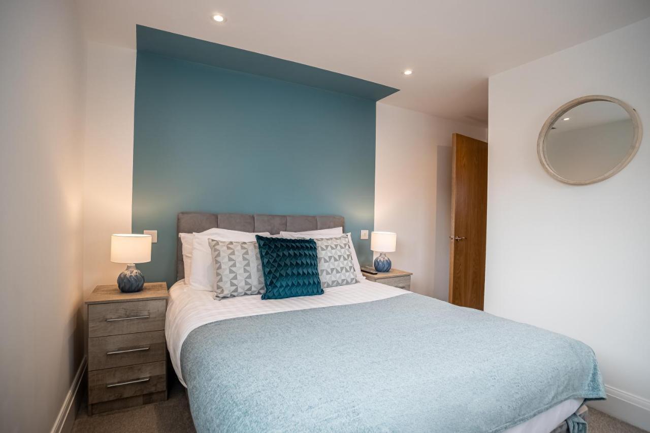 Elegant Fresh Spacious Two Bed Apartment - Juliet Balcony - Sea, Marina, Harbour Views, English Riviera Clock Tower Torquay Exterior photo